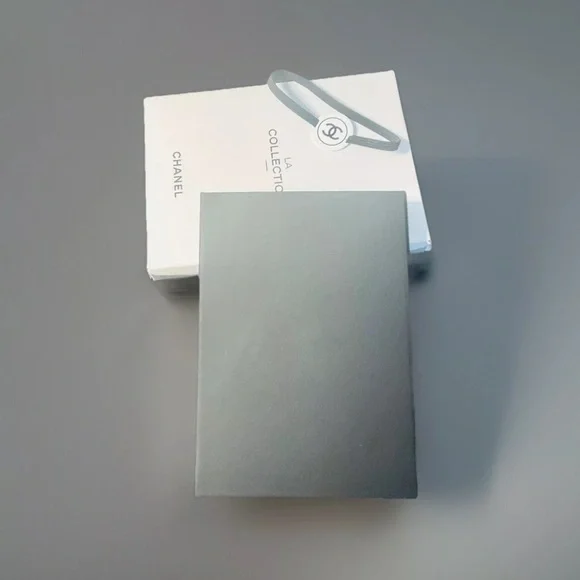 Chanel La Collection Red and White Stationery Set - Picture 3 of 6